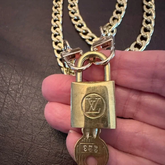 RARE Authentic LV lock key 223 - Picture 3 of 4
